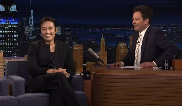 토크쇼 '지미 팰런 쇼'에 출연한 '오징어 게임3'의 이병헌(왼쪽). 유튜브 캡처