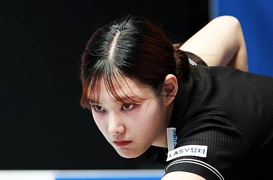 권발해가 19일 열린 25/26 우리금융캐피탈LPBA챔피언십 16강전에서 스롱 피아비를 상대로 0:2→3:2 역스웝승을 거두고 8강에 올랐다. (사진=PBA)