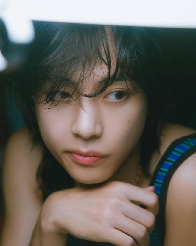 미국 코브스 스튜디오가 방탄소년단(BTS) 뷔(V) 외모를 과학적으로 분석했다. /사진=인스타그램 갈무리