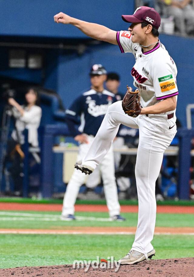 1일 오후 서울 고척스카이돔에서 진행된 '2025 프로야구 KBO리그' 두산-키움의 경기. 키움 주승우가 7회초 구원 등판해 역투를 펼치고 있다./마이데일리