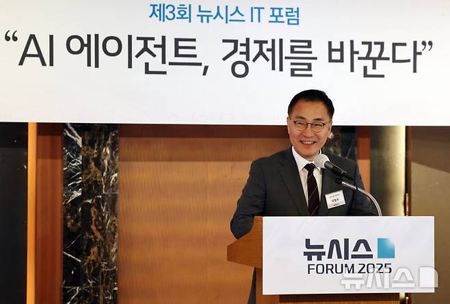 [서울=뉴시스] 배훈식 기자 = 최형두 국민의힘 의원이 19일 오전 서울 중구 롯데호텔서울에서 열린 제3회 뉴시스 IT 포럼 "AI 에이전트, 경제를 바꾼다"에서 축사를 하고 있다. 2025.06.19. dahora83@newsis.com