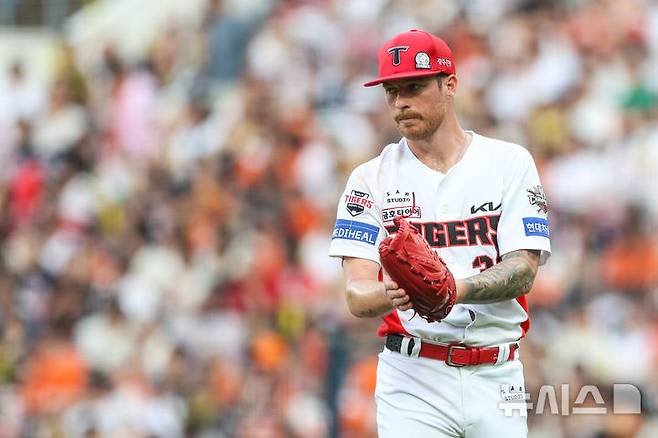 [서울=뉴시스] 프로야구 KIA 타이거즈 아담 올러가 7일 광주-기아 챔피언스필드에서 열린 2025 신한 쏠뱅크 KBO리그 한화 이글스와의 경기에 선발 등판해 경기를 펼치고 있다. (사진=KIA 타이거즈 제공) 2025.06.07.