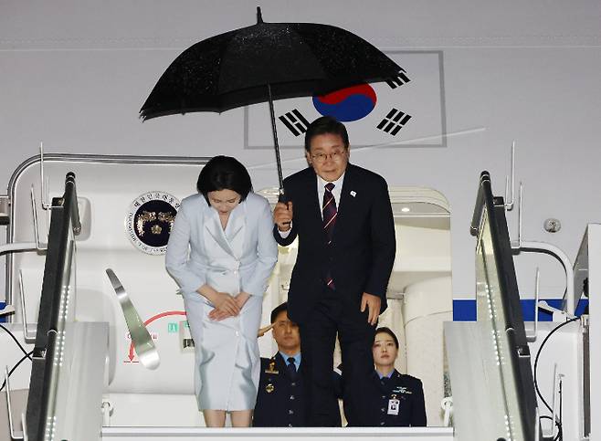 이재명 대통령 부부, G7 일정 마치고 귀국. 연합뉴스