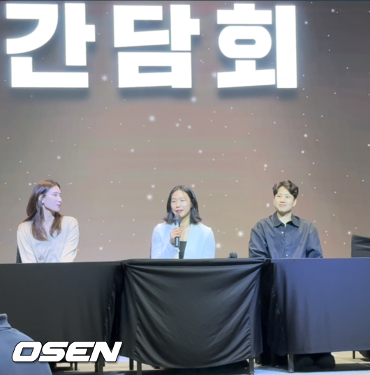 인터뷰 중인 흥국생명 주전 세터 이고은. / OSEN DB