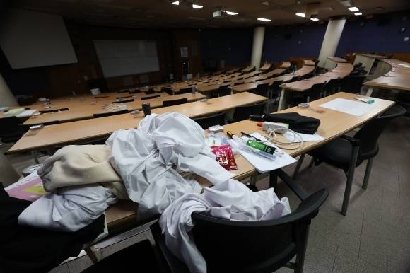 교육부는 6월 말 의대생들을 포함한 의학교육위원회를 출범할 예정이다. 연합뉴스