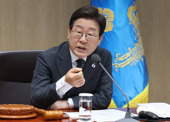 이재명 대통령이 19일 서울 용산구 대통령실 청사에서 열린 국무회의에서 발언하고 있다. 2025.6.19 대통령실통신사진기자단