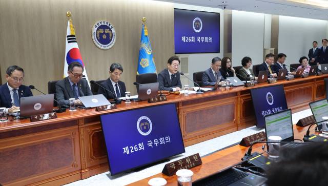 이재명 대통령이 19일 용산 대통령실에서 국무회의를 주재하고 있다. 연합뉴