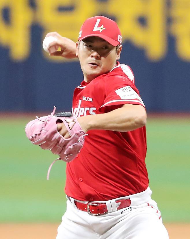 SSG 노경은은 17일 고척 키움전에서 KBO리그 30번째 600경기 출전 기록을 달성했다. 그는 이를 발판삼아 700경기 출전에도 도전장을 던졌다. 사진제공|SSG 랜더스