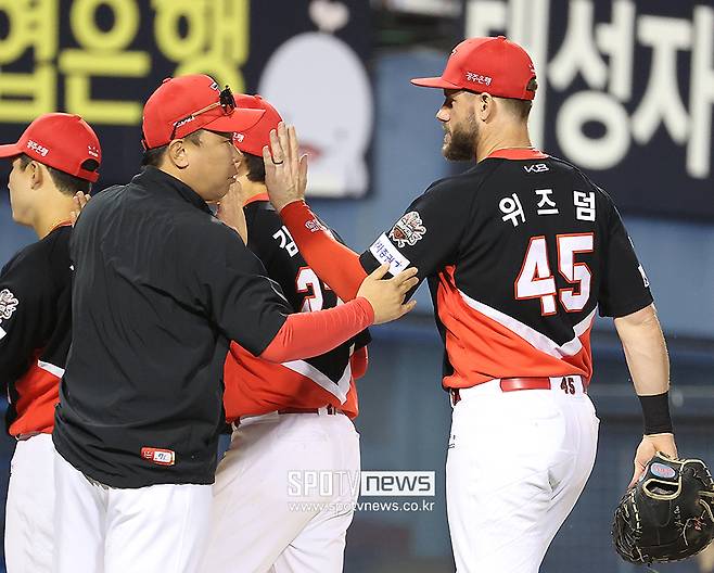 ▲ 이범호 감독은 위즈덤이 조금 더 공격적으로 치면 더 좋은 성적이 있을 것이라 확신하고 있다 ⓒ곽혜미 기자