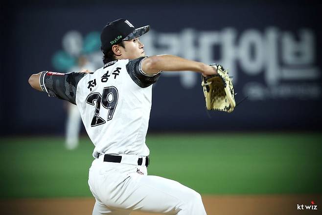 ▲ 캠프 당시부터 성장세가 예사롭지 않았던 전용주는 최고 151km 이상을 던지는 좌완 파이어볼러로 변신했다 ⓒkt위즈