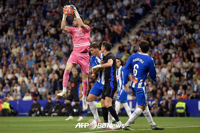 2024~2025시즌 승격팀 RCD 에스파뇰의 스페인 프리메라리가 잔류를 이끈 주안 가르시아(왼쪽) 골키퍼. /AFPBBNews=뉴스1