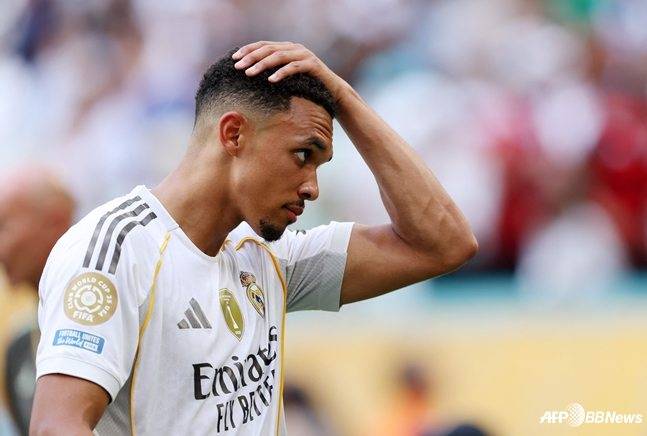 알 힐랄곽 경기서 레알 마드리드 데뷔전을 치른 트렌트 알렉산더 아놀드. /AFPBBNews=뉴스1