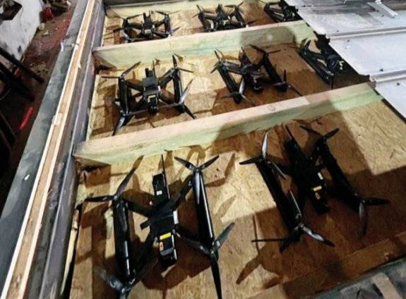 우크라이나 당국이 러시아 공군기지 공격에 사용했다며 공개한 드론. 우크라이나 보안국 제공