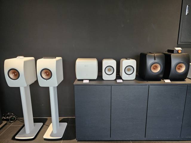 ‘케프’사 스피커들. 왼쪽부터 ‘LS50 2’, ‘KC62’, ‘LSX 2’, ‘LS50 META’.