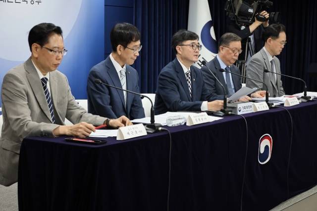 임기근 기획재정부 2차관이 20일 정부서울청사에서 2024년도 공공기관 경영평가 결과에 대해 브리핑하고 있다. 연합뉴스