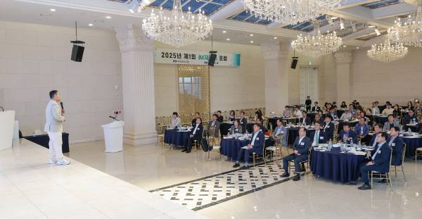 iM뱅크가 20일 대구 호텔수성에서 '제1회 iM재테크(財-Tech)포럼' 첫 행사를 진행했다. 사진은 경제금융 전문가 AFW파트너스㈜ 이선엽 대표가 '경제적 자유를 위한 현실 재테크 비법' 강의를 하는 모습.