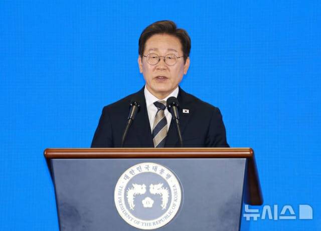 이재명 대통령이 20일 울산 AI데이터센터 출범식에서 격려사를 하고 있다. [뉴시스= 고범준 기자]