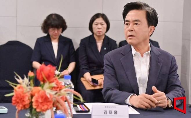 지난 19일 세종시 어진동에서 새 정부 해양수산부 부산 이전 추진과 관련해 발언하고 있는 김태흠 충남지사. /김태흠 지사 페이스북 캡처