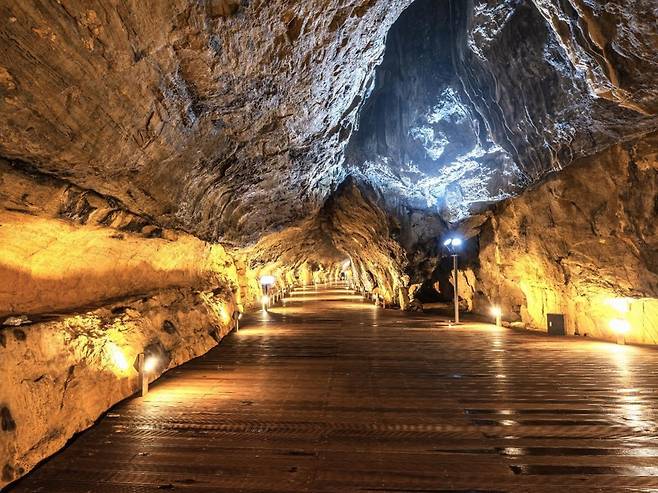 평창군 대화면의 광천선굴 내부. 평창군 제공