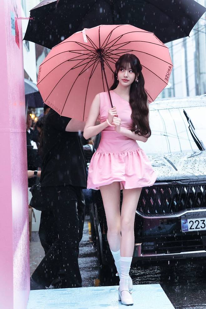 JNDBdQ.jpg 오늘자 장원영 ㄷㄷㄷ