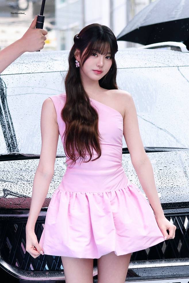 VrAGZW.jpg 오늘자 장원영 ㄷㄷㄷ