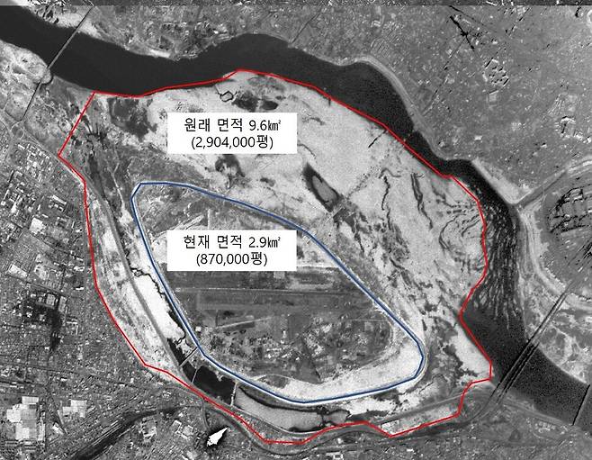 1969년 여의도 항공사진. 당시 전체 면적이 9.6㎢였던 여의도는 지금(2.9㎢)보다 3배 이상 넓은 섬이었다. 혜화1117 제공