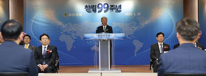 조욱제 유한양행 대표이사가 20일 서울 대방동 본사 연수실에서 창립 99주년 기념사를 하고 있다. [사진=유한양행 제공]