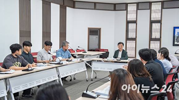 20일 공사 중회의실에서 'APEC 관련사업 중간점검 회의'를 열리고 있다. [사진=경북문화관광공사]