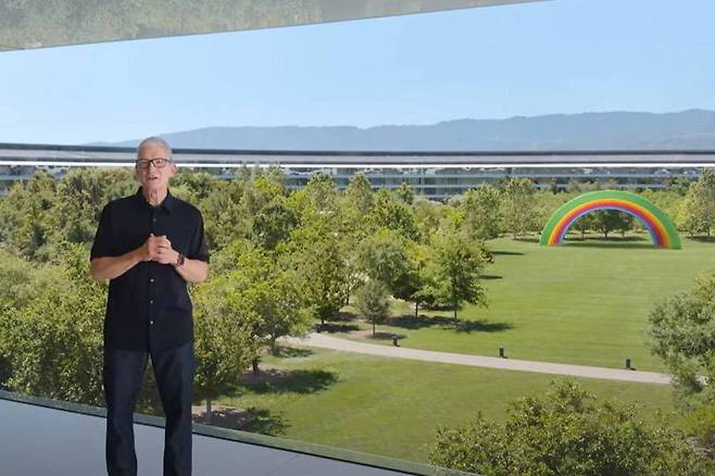 WWDC 25 진행에 나선 팀 쿡 애플 CEO / 출처=애플