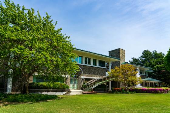 충북 청주시는 대통령 별장이었던 청남대를 공공예식장으로 대여한다. [중앙포토]