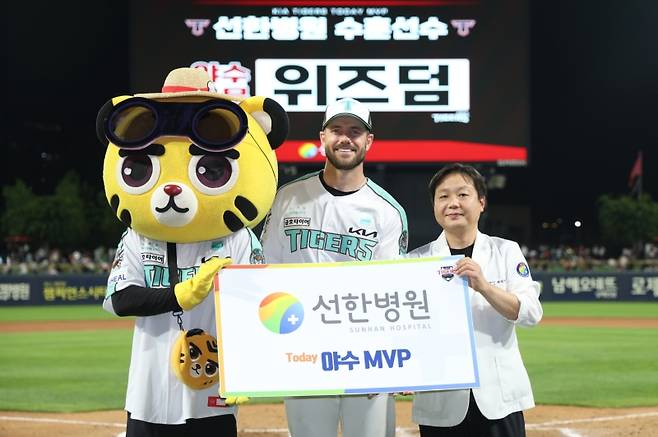 ▲ 19일 KT와의 홈경기에서 수훈선수로 선정된 위즈덤 [KIA 타이거즈]