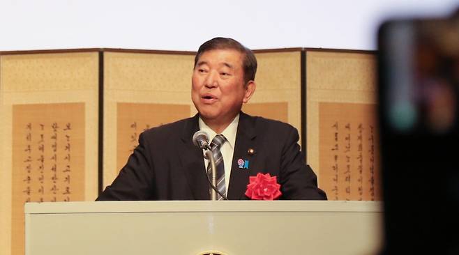 이시바 시게루 일본 총리가 19일 뉴오타니호텔 도쿄에서 열린 주일 한국대사관 주최 한일 국교 정상화 60주년 기념 리셉션에서 축사하고 있다.  /사진=연합뉴스