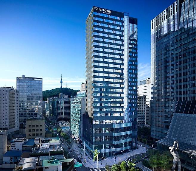 서울 저동2가에 있는 '포포인츠 바이 쉐라톤 조선 명동' 호텔 전경. 한경DB