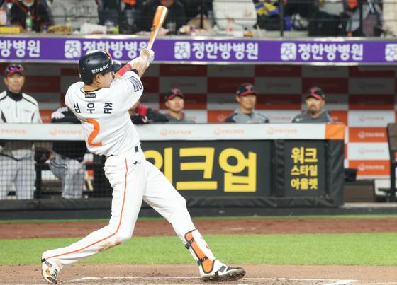 Ever see a baseball player hit a game-tying home run? Koreans might exclaim "siwonhada!" after feeling that catharsis. Pictured is Hanwha Eagles infielder Sim Woo-jun at a game with the LG Twins at Daejeon Baseball Dream Park on April 29, 2025. [YONHAP]