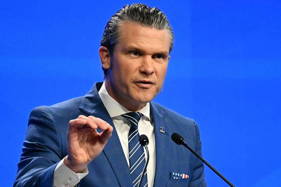 U.S. Secretary of Defense Pete Hegseth delivers an address at the Shangri-La Dialogue Summit in Singapore on May 31. [AFP/YONHAP]
