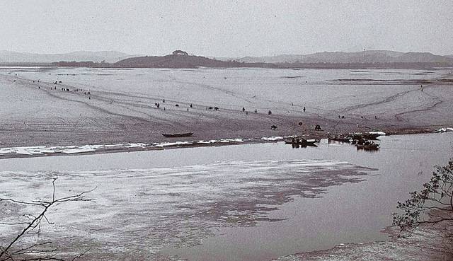 1884년 마포에서 바라본 여의도 모래사장. 혜화1117 제공