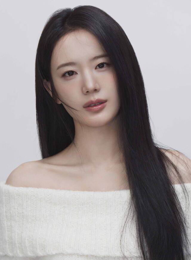 그룹 프로미스나인 출신 배우 장규리의 새 프로필 / 나무엑터스