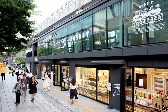 성수동 뚝섬역 인근에 문을 연 공공 팝업스토어. [성동구 제공]