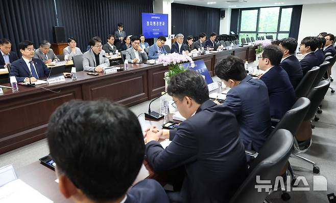 [서울=뉴시스] 김명원 기자 = 이한주 국정기획위원회 위원장이 20일 서울 종로구 국정기획위원회에서 열린 정치행정분과 검찰청 업무보고에서 모두발언을 하고 있다. (공동취재) 2025.06.20. photo@newsis.com