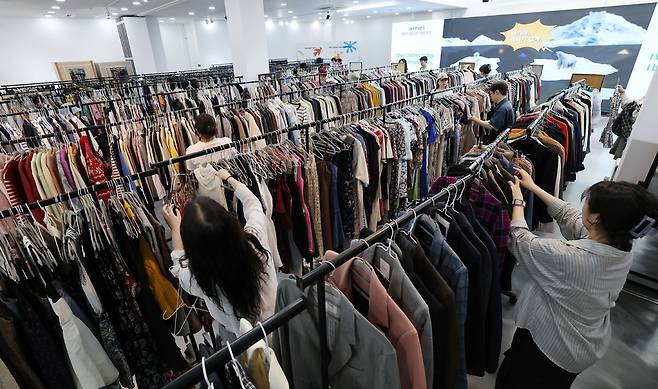 20일 서울 용산구 한강대로 공간오즈에서 의류순환 캠페인 '나눔옷장' 시즌3이 개최됐다.