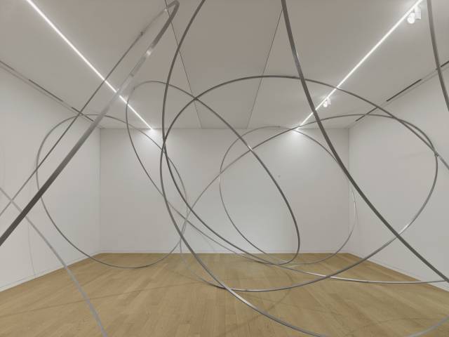 우주 천체의 궤도 운동을 표현한 대형 설치작업 ‘오르빗 필드 II’의 모습 / 자료제공=뮤지엄산