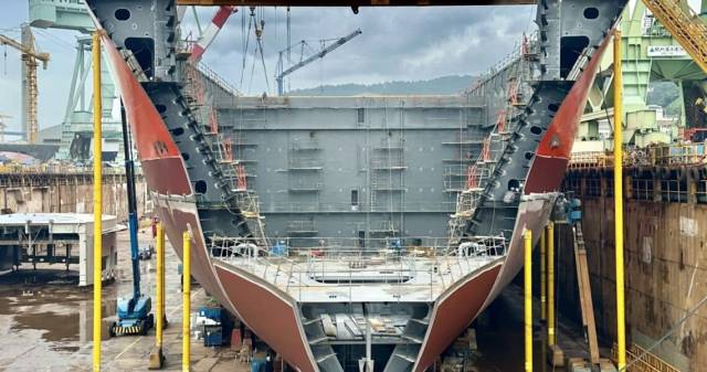 HD현대미포가 건조 중인 세계 최초 중형 암모니아 이중연료(DF) 추진선. 사진 제공=엑스마르