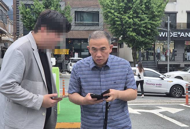 '정치브로커' 명태균 씨가 2022년 3월 서울 서초갑 국회의원 보궐선거에서 조은희 국민의힘 의원을 공천받게 했다는 의혹과 관련한 조사를 받기 위해 20일 오후 경남 창원중부경찰서에 참고인 신분으로 출석하고 있다. ⓒ연합뉴스