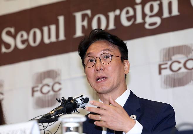 김민석 국무총리 후보자가 6월17일 서울 중구 한국프레스센터에서 열린 외신기자 간담회에 참석해 질문에 답하고 있다. ⓒ연합뉴스