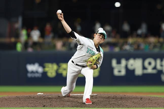 투구하는 성영탁. /사진=KIA 타이거즈