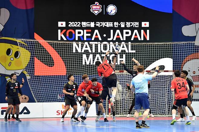 2022년 한국과 일본 정기전 남자부 경기 모습.  [대한핸드볼협회 제공. 재판매 및 DB 금지]