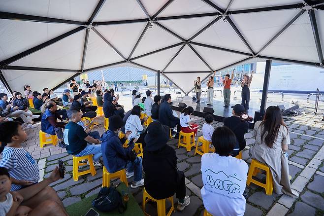 울산울주세계산악영화제 거리공연 [울산울주세계산악영화제 제공.재판매 및 DB 금지]