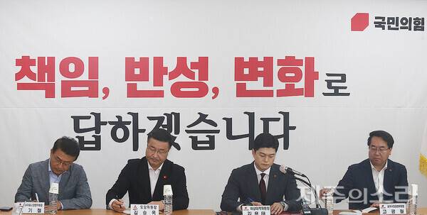 왼쪽부터 국민의힘 제주도당 고기철 서귀포시당협위원장, 김승욱 제주도당위원장, 김용태 비대위원장, 고광철 제주시갑당협위원장. ⓒ제주의소리