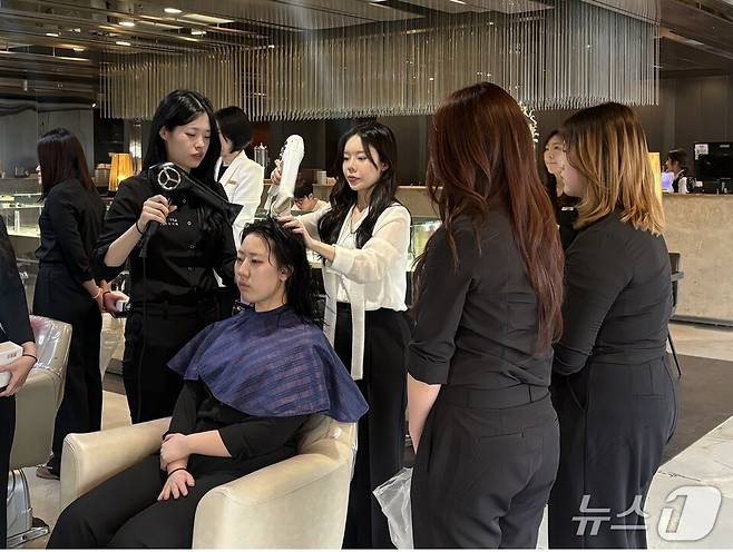 학생들이 미용 실습교육을 하고 있다. (전남도교육청 제공, 재판매 및 DB 금지)/뉴스1