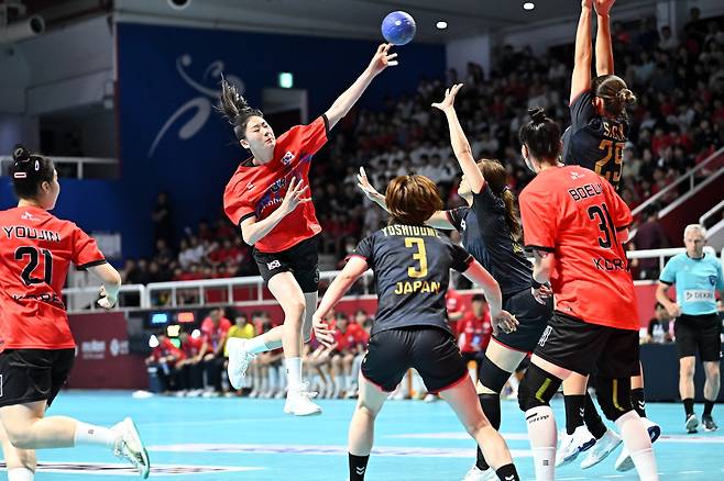 한국 핸드볼 대표팀이 한일 정기전에서 남녀 동반 승리를 거뒀다.(대한핸드볼협회 제공)
